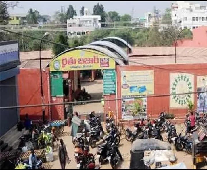 శ్రీకాకుళం మార్కెట్లో పెరిగిన కూరగాయల ధరలు - Udayam