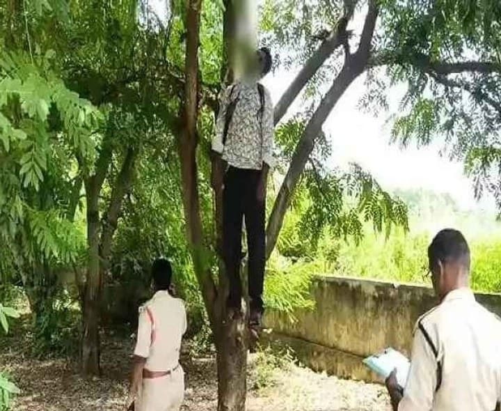 మద్యానికి బానిసై వ్యక్తి ఆత్మహత్య - Udayam