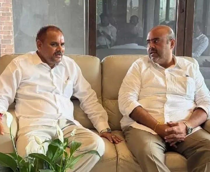 చిన్న శ్రీనుతో బొబ్బిలి ఎమ్మెల్యే భేటీ - Udayam