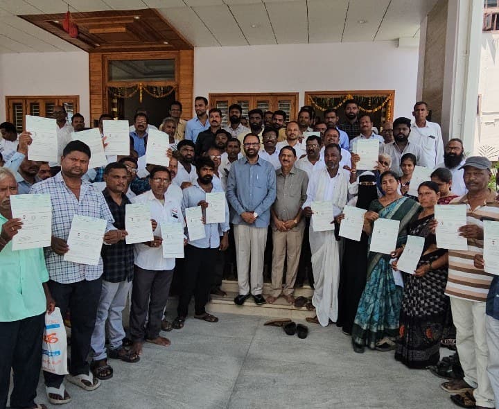40 మంది లబ్ధిదారులకు సీఎంఆర్ఎఫ్ చెక్కుల పంపిణీ   - Udayam