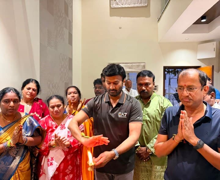 హైదరాబాద్‌ జనసేన కార్యాలయంలో వినాయక చవితి పూజలు - Udayam
