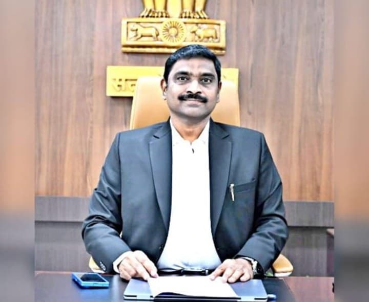 వినాయక చవితి శుభాకాంక్షలు తెలిపిన కలెక్టర్ - Udayam