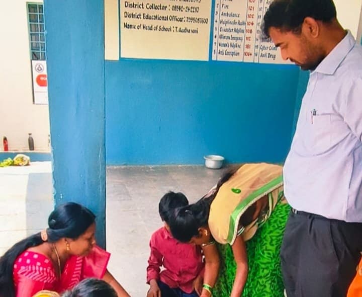 అంగన్వాడీ కేంద్రం, ప్రీ-ప్రైమరీ పాఠశాలలో కమిషనర్ తనిఖీ - Udayam