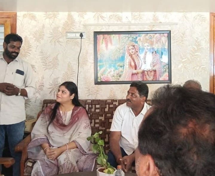 వైసీపీ విజయమే లక్ష్యంగా కృషి చేయాలి - Udayam