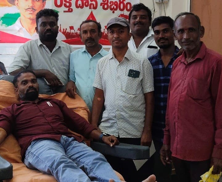 మహనీయుల జయంతి సందర్భంగా రక్తదానం - Udayam
