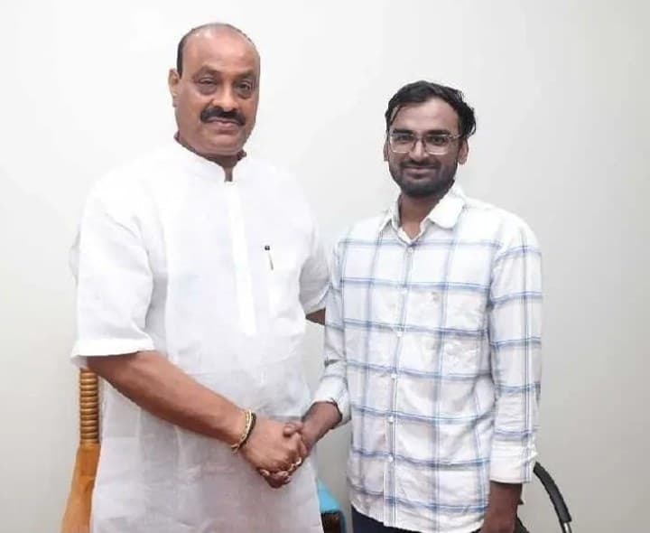 నీట్ పీజీలో ప్రతిభ చాటిన విద్యార్థికి అభినందించిన మంత్రి అచ్చెన్న - Udayam