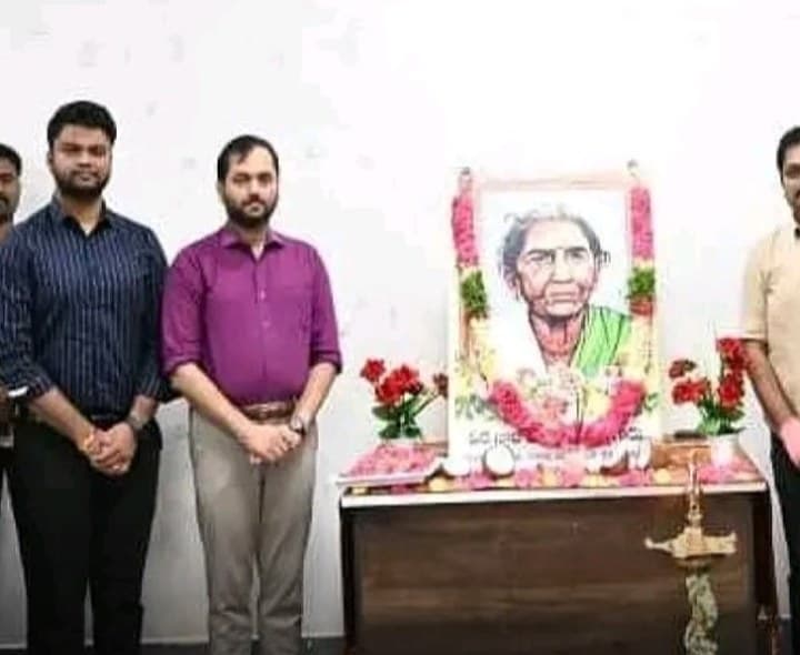 ఐలమ్మ ఆశయాలను ఆదర్శంగా తీసుకోవాలి  కలెక్టర్ దీపక్ తివారి - Udayam