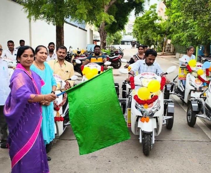 దివ్యాంగులకు స్కూటర్లు పంపిణి చేసిన ఎమ్మెల్యే సునీత - Udayam