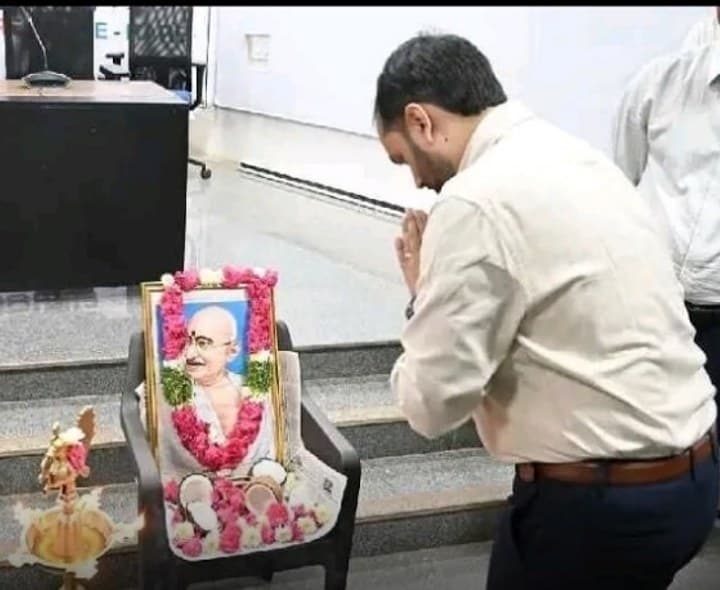 గాంధీజీ ఆశయాలను నెరవేర్చాలి కలెక్టర్ దీపక్ తివారి - Udayam