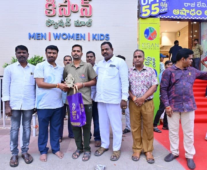 మట్టి వినాయకుడిని పూజిద్దాం.. పర్యావరణాన్ని కాపాడుదాం - Udayam