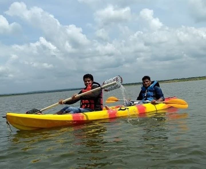 కోటపల్లి ప్రాజెక్ట్ లో జోరుగా బోటింగ్.. పర్యాటకుల సందడి