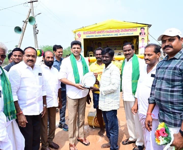 ప్రత్తిపాడులో బండలాగుడు పోటీలు - Udayam