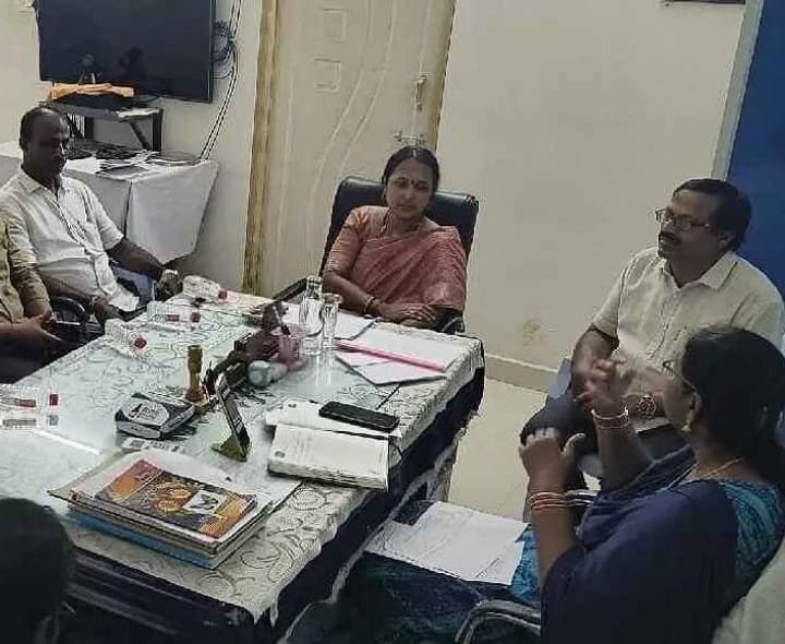 ఎన్నకల నిర్వహణ ఏర్పాట్లు నాయకులకు వివరించిన MPDO - Udayam