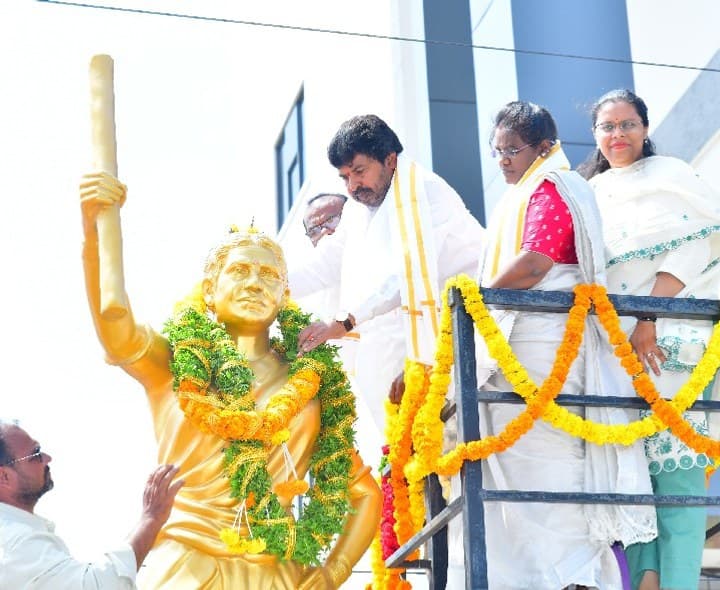 సాకలి ఐలమ్మకు నివాళులు - Udayam