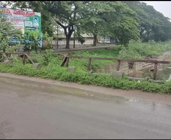 ముప్పాళ్ళ NSP కెనాల్ బ్రిడ్జిపై రక్షణ చర్యలు చేపట్టాలి