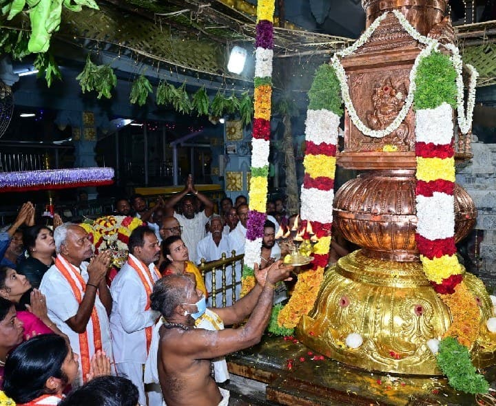 వైభవంగా ధ్వజావరోహణం - Udayam