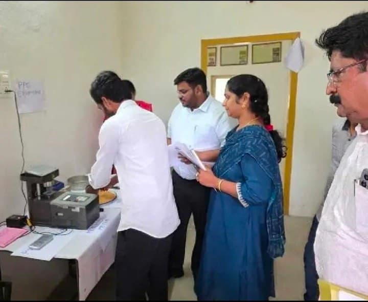 కిర్లంపూడిలో జేసి అపూర్వ భరత్ ఆకస్మిక తనిఖీలు - Udayam