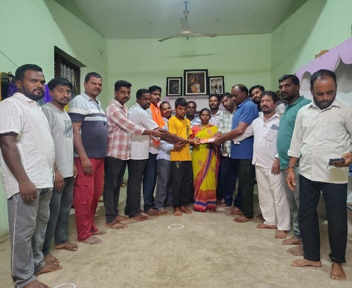 రామడుగు కుటుంబానికి సీఎంఆర్‌ఎఫ్ ఆర్థిక సహాయం - Udayam