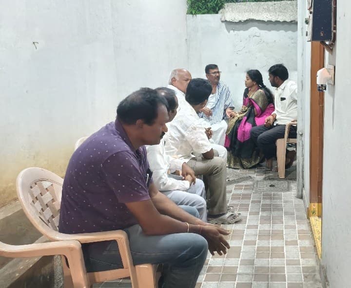 మృతుల కుటుంబాలను పరామర్శించిన అడువాల జ్యోతి లక్ష్మణ్ - Udayam