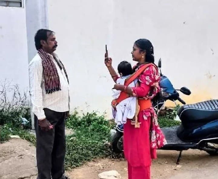 చంటి బిడ్డతో విధులకు హాజరు