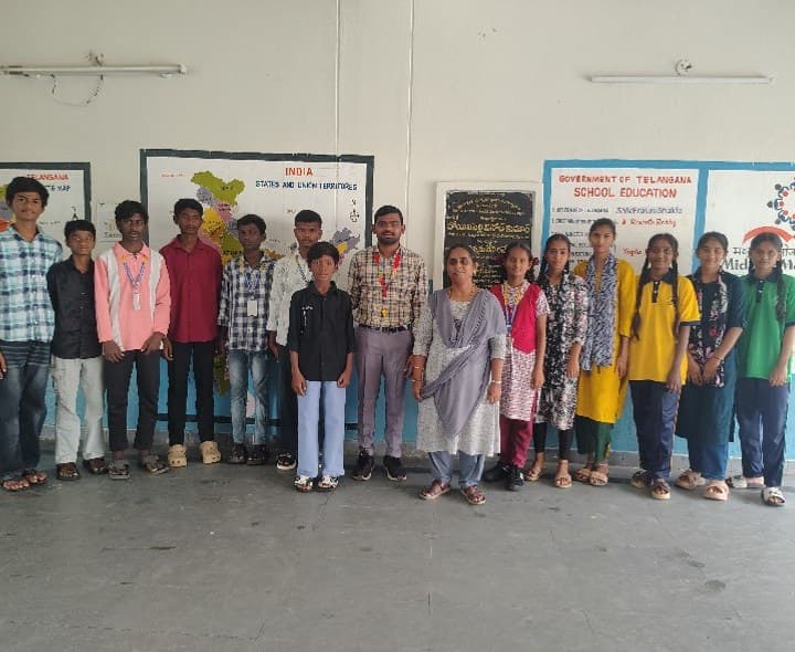క్రీడల్లో ప్రతిభ చాటిన ఆదర్శ పాఠశాల విద్యార్థులు - Udayam
