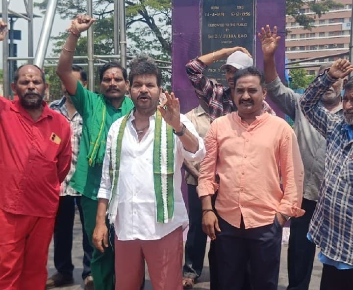 మేయర్ సీటును దళితులకు కేటాయించాలి - Udayam
