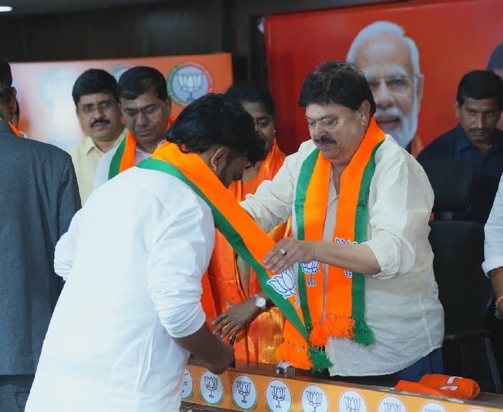 బీజేపీ రాష్ట్ర చీఫ్ ఆధ్వర్యంలో బీజేపీలోకి చేరికలు - Udayam