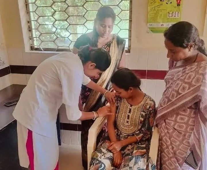 492 మందికి HPV వాక్సినేషన్ - Udayam