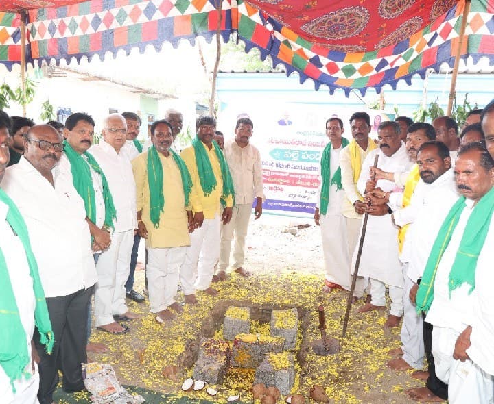 మిద్దేపల్లిలో పల్లెపండుగ అభివృద్ధి పనులకు భూమిపూజ - Udayam