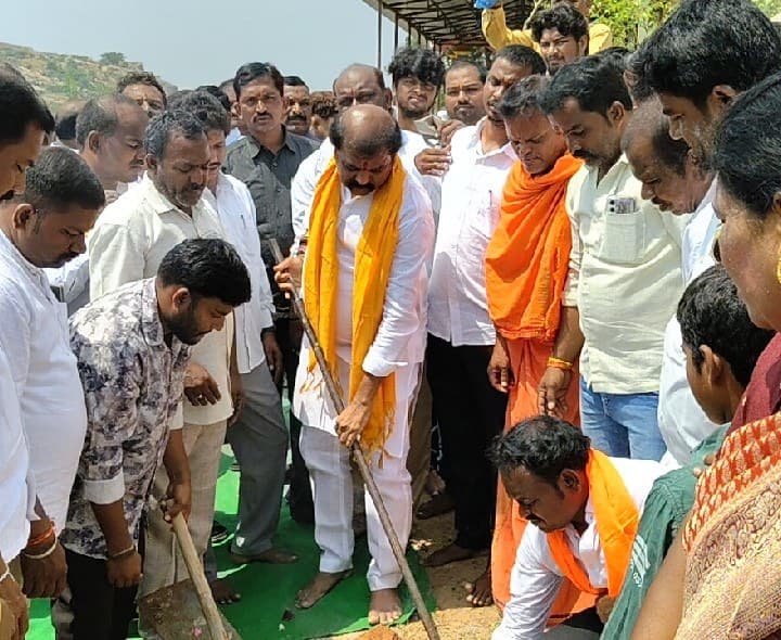 నూతన భోజనశాల షెడ్డు ఏర్పాటుకు భూమి పూజ - Udayam