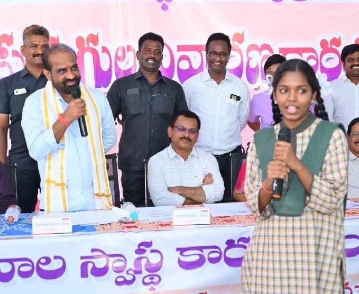బాలికల ప్రశ్నలకు మంత్రి సమాధానాలు
