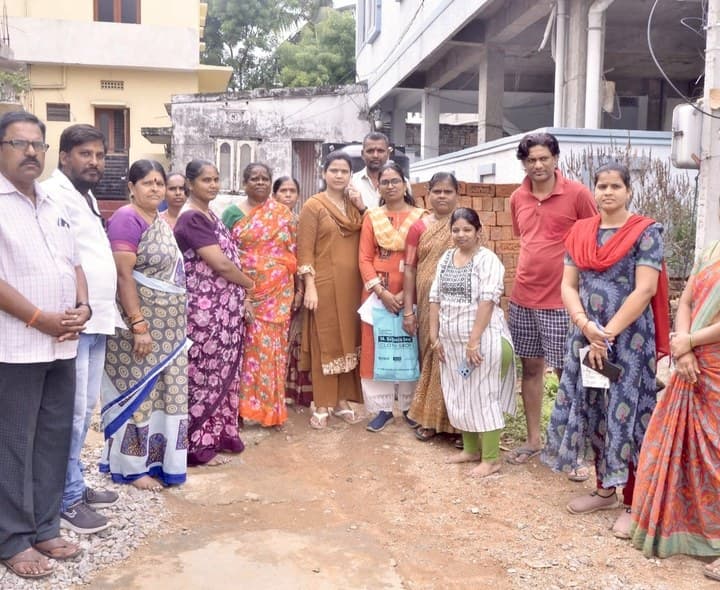 చిత్తారయ్య కాలనీలో మాజీ కార్పొరేటర్ పాదయాత్ర.