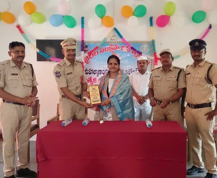 ఖైదీలు సత్ప్రవర్తనతో మెలగాలి - Udayam