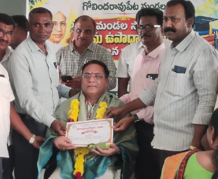 ఉత్తమ ప్రధానోపాధ్యాయుడిగా గాంగు నాయక్ - Udayam