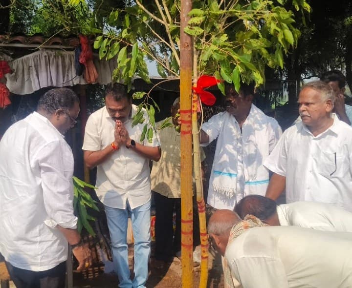 కిర్లంపూడిలో వనదుర్గ అమ్మవారి దసరా నవరాత్రి ఉత్సవాలకు రాట ముహూర్తం - Udayam
