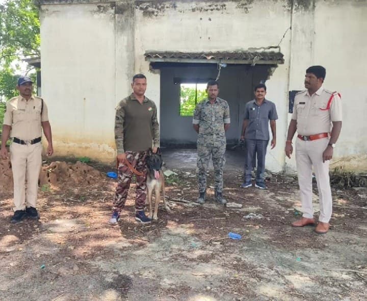 లంబాడిపల్లి శివారులో నార్కోటిక్ డాగ్ టీం తో కలసి తనిఖీలు - Udayam