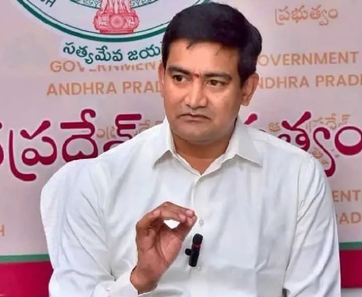 తుఫాను సమయంలో అధికారుల సేవలు భేష్ - Udayam