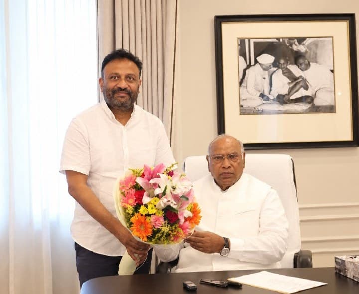అభివృద్ధిపై ఖర్గేతో ఎమ్మెల్యే లక్ష్మీకాంతరావు చర్చ - Udayam