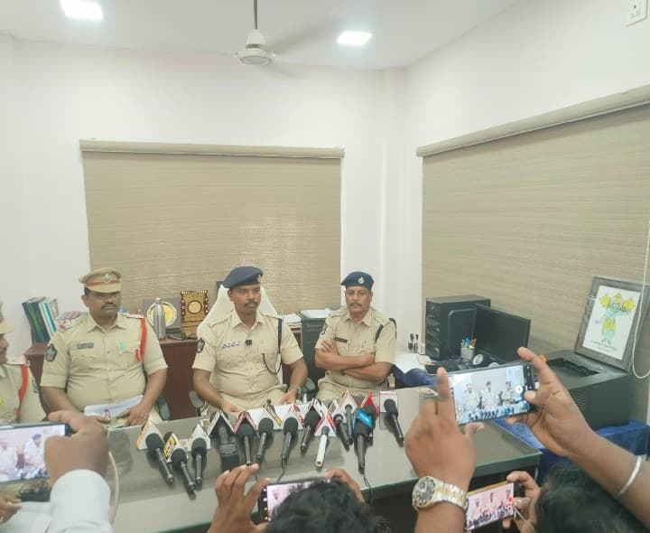 బతికున్నవారికి నకిలీ డెత్ సర్టిఫికెట్లు