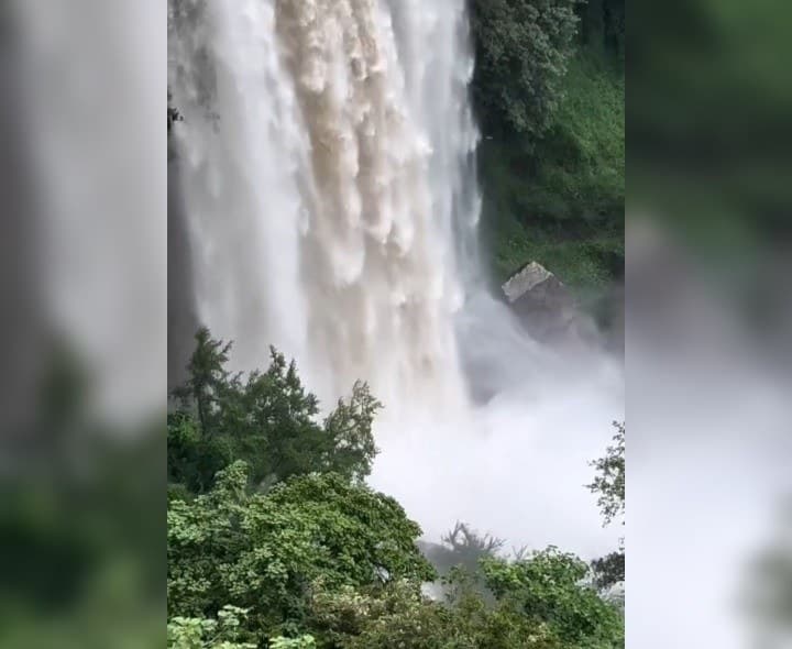 పర్యాటకులను ఆకట్టుకుంటున్న సైర జలపాతం