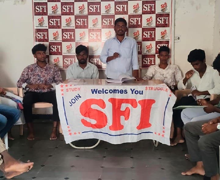 నాలుగు రోజుల దీక్ష విజయవంతం: SFI - Udayam