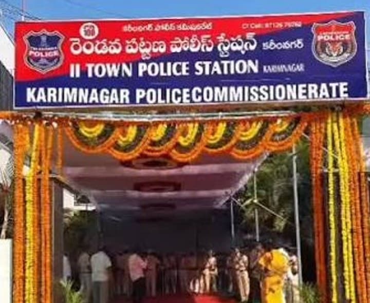 కారులో బంధించి రూ.52 వేలు దోపిడీ 