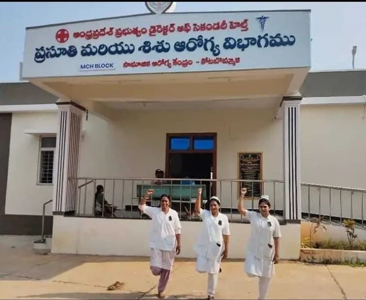 కోటబొమ్మాళిలో పారామెడికల్ సిబ్బంది నిరసన - Udayam