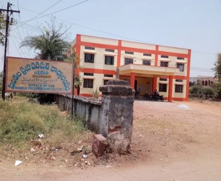 పంచాయతీ కార్యదర్శులకు పెన్షన్ దరఖాస్తులు ఇవ్వాలి