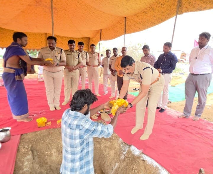పోలీస్ వెల్ఫేర్ ఐఓసీఎల్  ఫిల్లింగ్ స్టేషన్ కు భూమి పూజ