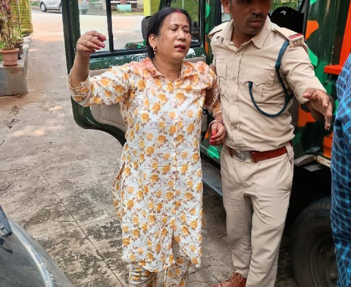శ్రీశైలం హైవేపై ఘోర రోడ్డు ప్రమాదం.. ఇద్దరు మృతి