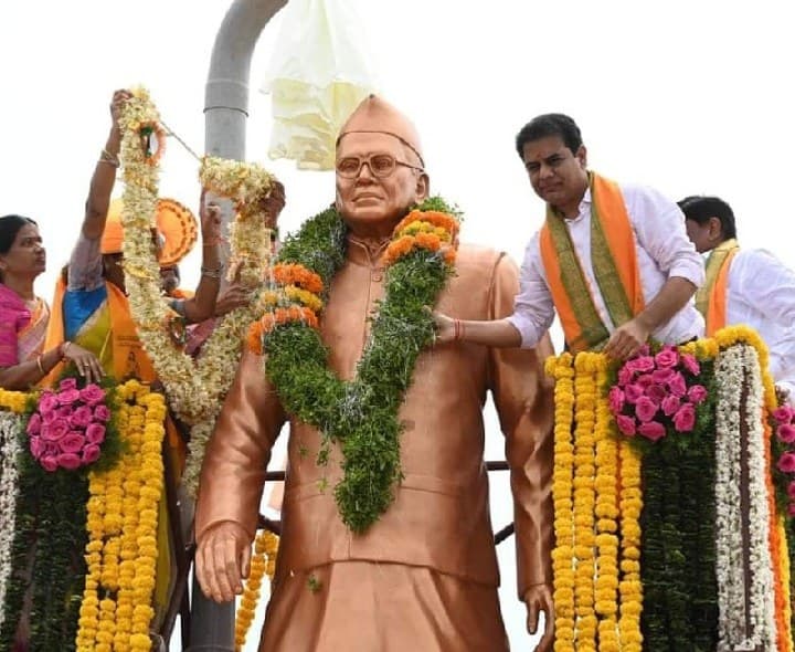 కొండా లక్ష్మణ్ బాపూజీకి కేటీఆర్ నివాళులు