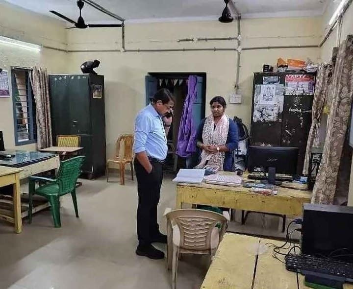 తుఫాను సన్నద్ధతపై కలెక్టర్ సమీక్ష - Udayam