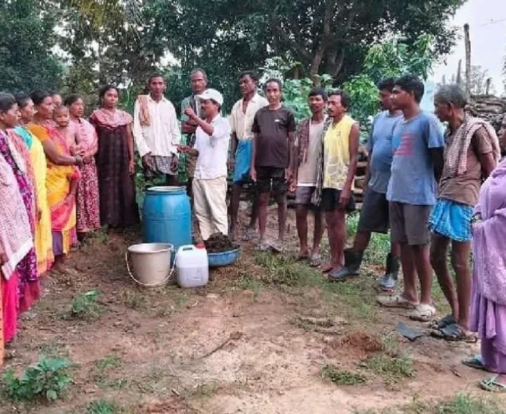 ఇంగువ ద్రావణం తయారీపై రైతులకు అవగాహన - Udayam