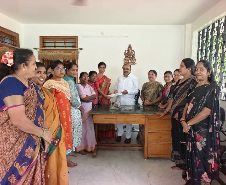 మేయర్ పదవిని మహిళ విభాగానికి కేటాయించాలి - Udayam